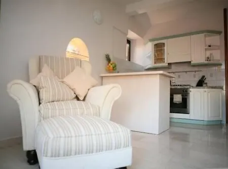 Filip & Viktoria In The Center Of Τρογκίρ