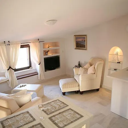 Apartment Filip & Viktoria In The Center Of Trogir